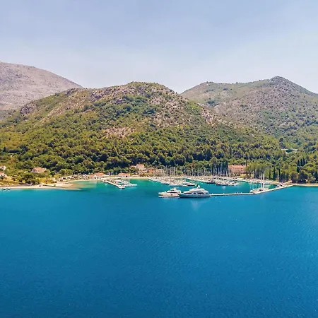 Two-bedroom In Appartement Slano