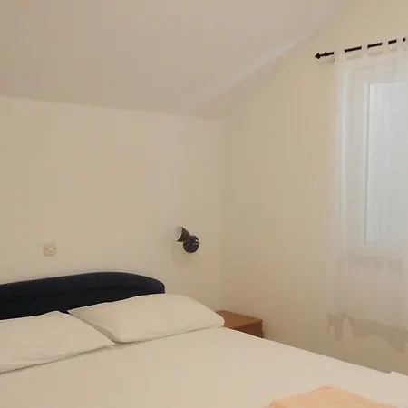 Two-bedroom In Appartement Slano