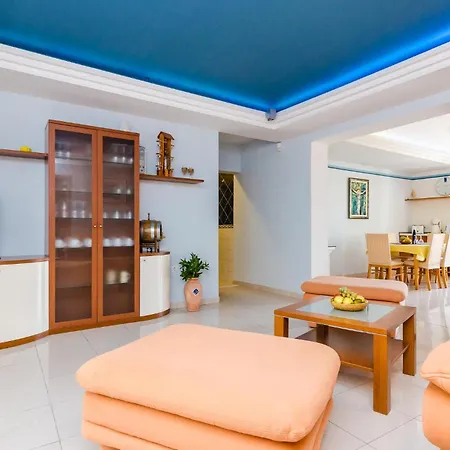 Gorgeous In With Kitchen * Slano