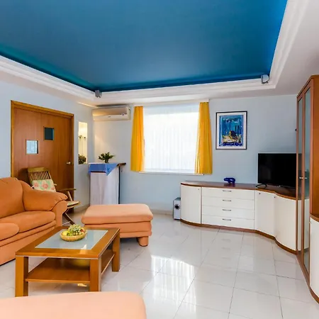 Two-bedroom In Lejlighed *